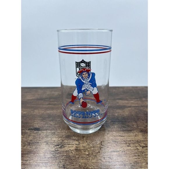 Other - Vintage 80's Patriots Old Logo NFL Mobil Glass